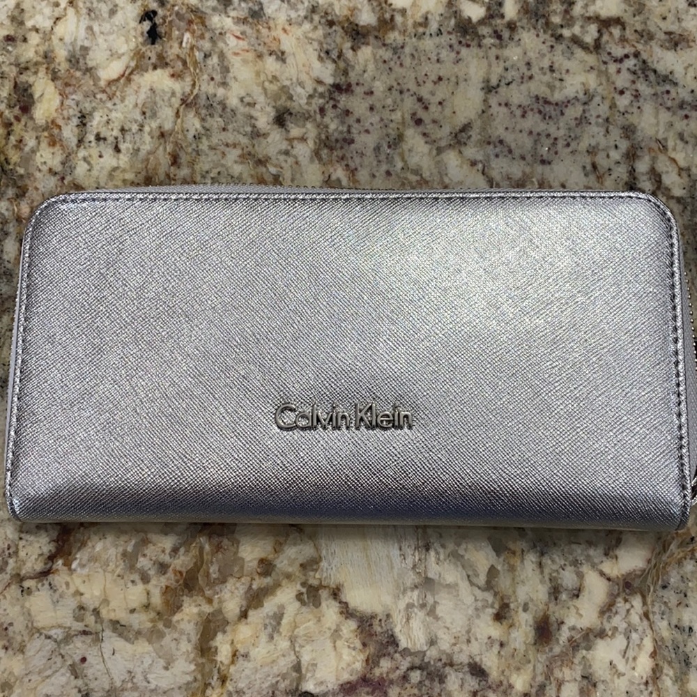 NWT silver Calvin Klein leather wallet